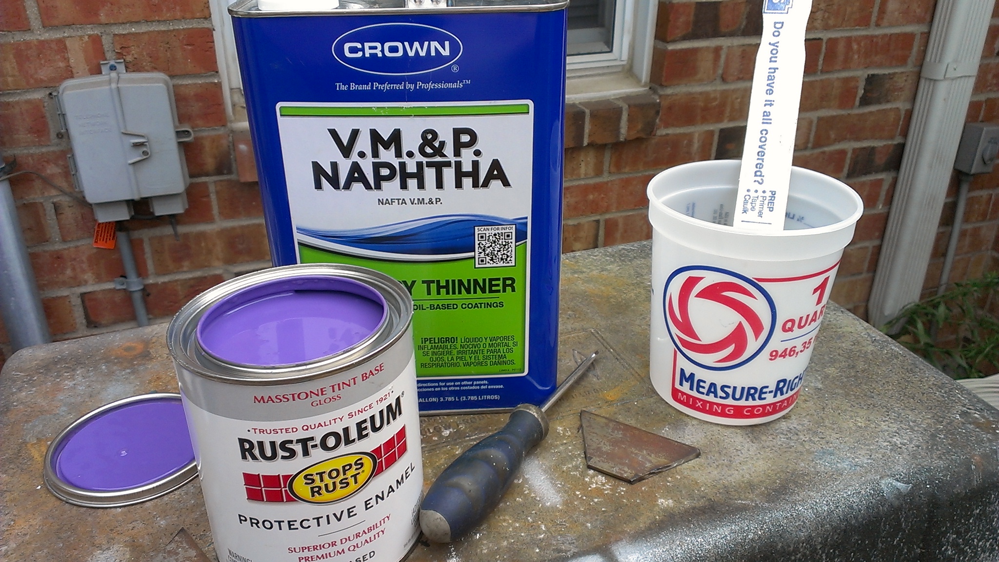 How to Thin Oil-Based Paint for Spraying 
