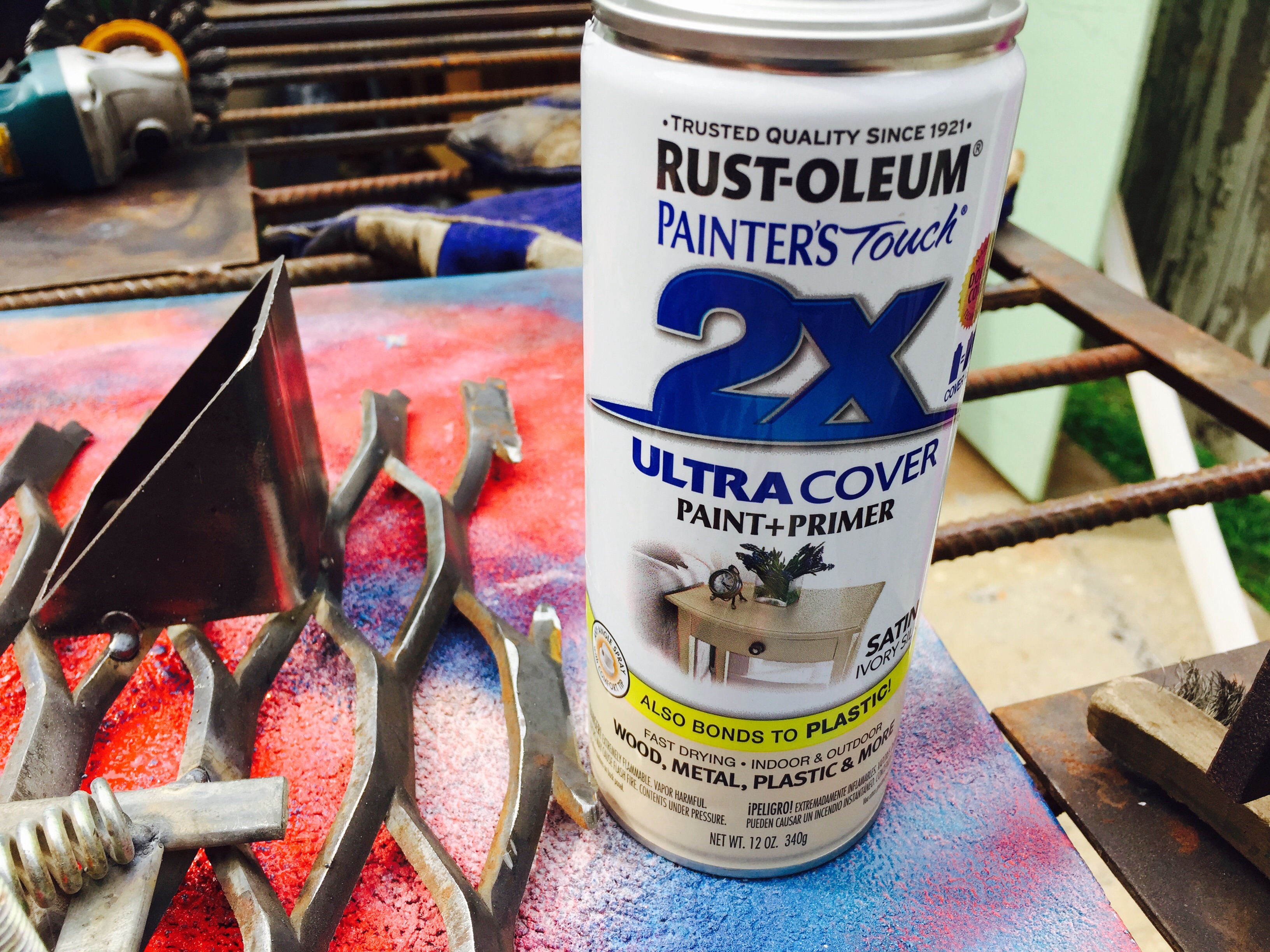 Use of Rustoleum Primer+Paint Combo in Metal Art